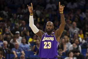 结束传奇生涯？数据媒体：詹姆斯今夏退役的概率为22% 配图
