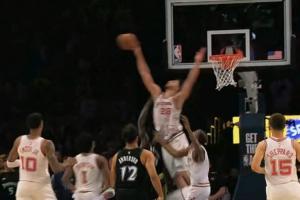 超级大“血”帽！杜兰特最后一攻失误 申京高高跃起血帽拯救比赛 配图