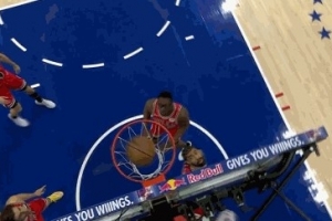 缺席13场比赛后复出！恩比德开场6分钟予取予求连得15分！ 配图