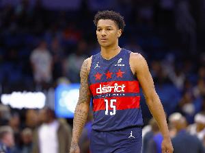 基因优良!朱利安·里斯15中11砍24分17板两双 抢下5个前场篮板 配图