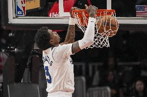 全队唯一上双!麦克丹尼尔斯半场6中4拿到10分1板2帽 配图