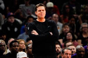 演都不演了！爵士半场45-72落后奇才27分 爵士三分17中2 配图