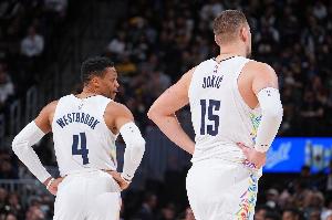 史上多次单赛季砍至少30次三双的球员：约基奇 威少 配图