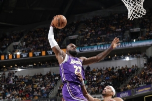 费舍尔：詹姆斯接受角色转变 他的态度影响全队 配图