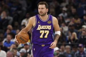 首节的神！东契奇首节继续超神 12中8狂轰21分+2助0失误！ 配图