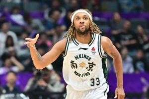 谁也防不住！卡特莱特25中13狂轰44分7板13助4断 下半场独得33分 配图