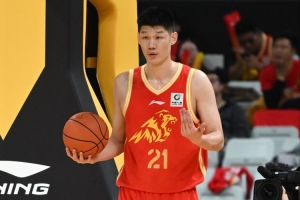 CBA常规赛第30轮最佳阵容:李弘权 米奇 胡金秋 贺希宁 帕克 配图