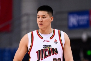 两双到手！曾繁日6中5拿到14分12板 三分1中1 配图