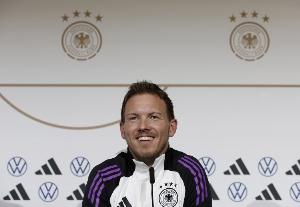 纳帅：备战时间很有限 希望穆西亚拉尽快康复；后防阵容基本定了 配图