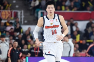 媒体人：焦泊乔本季想尽快融入广东队&压力大 保持愉悦心情很重要 配图