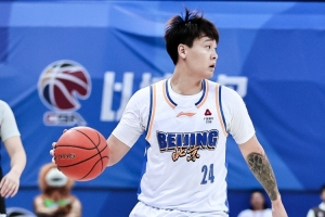 赵睿：感谢广东球迷喜爱与支持 第一次回到这主场&一切还是很熟悉 配图