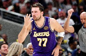 湖人明天对阵篮网：东契奇出战成疑 斯玛特缺阵 艾顿不在伤病报告 配图