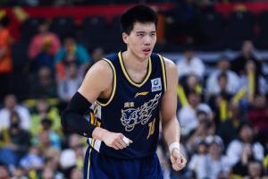 直播吧：广东男篮批准焦泊乔请假暂时离队以处理私人事务 配图