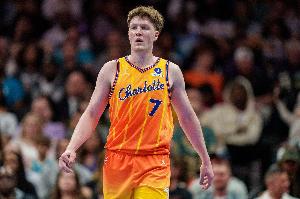 克尼佩尔4次单场25+5+5+5三分 新秀历史第二多 仅次于库里 配图