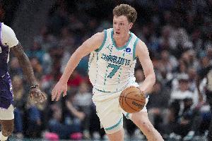 青春风暴!黄蜂半场5人得分上双 克尼佩尔11分 配图