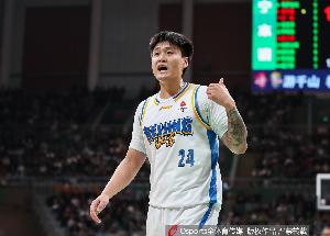 临危不乱!赵睿首节替补出战稳住局面 6投3中贡献6分3前板1助攻 配图