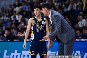 媒体人:若杜锋能把更多精力放到CBA赛场上 广东保住前四问题不大 配图