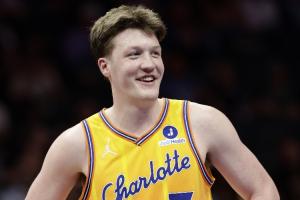 本赛季三分王之争：克尼佩尔253记第一 东契奇242记第二 配图