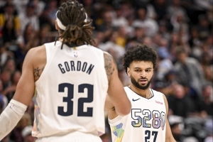 纯分度很高!本赛季不超过6罚球砍50+的球员:穆雷两次、戈登 配图