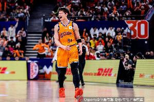 正负值+23最高!王哲林20分钟3中2拿到6分3板 罚球4中2 配图