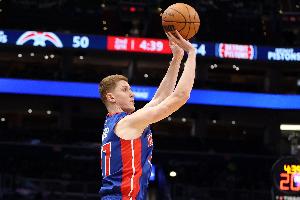 找回感觉！许尔特14中9&4记三分拿下22分3板2助1断 正负值+21 配图