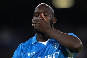 米体:卢卡库不回那不勒斯训练基地参加训练,俱乐部相当不满 配图