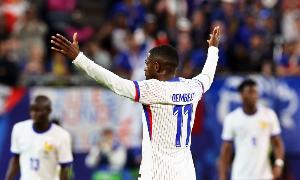 已是传奇!登贝莱将成99年齐达内后,首位为法国队出战的金球先生 配图