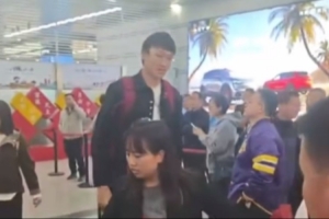 侯向锋：淡厚然已经落地太原&明晚参加体测 刘传兴伤情无大碍 配图