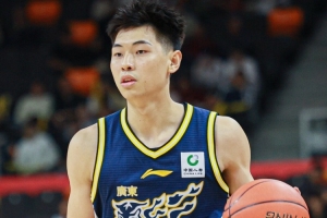 媒体人:这不是崔永熙的最好状态 他的高光在下赛季 本季随便打打 配图