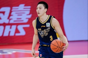 媒体人:徐杰和胡明轩的球权多了 广东输球是实力不够但拼劲可以 配图