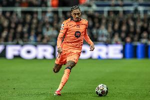 记者:拉菲尼亚股二头肌受伤,本赛季曾因同位置伤病缺席近2个月 配图