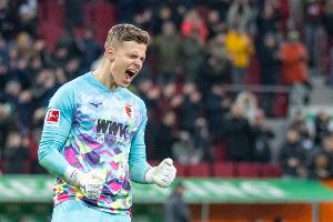 乌尔比希因伤退出，德天空：纳格尔斯曼补招奥格斯堡门将达门 配图