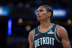 杜伦:奥萨尔是最佳防守球员的级别 大家已习惯他稳定的防守表现 配图