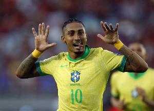 阿斯：拉菲尼亚周五将接受检查确定伤情，极难出战巴西下场热身赛 配图