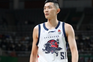 你才是大腿！陈林坚半场15分钟 三分5中3&7罚6中砍下15分 配图