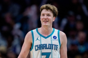 马健：克尼佩尔就是进化版克莱 除三分神准外进攻自主性完爆克莱 配图