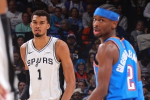 解说：文班亚马拿DPOY几乎板上钉钉 再拿MVP就要赢在当下了？ 配图