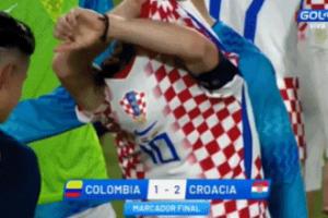 老友重逢！J罗和莫德里奇赛后交换球衣，聊了许久 配图