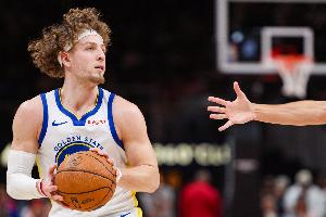 科尔：波杰姆斯基正在摸清造犯规的规则 在这方面他非常聪明 配图