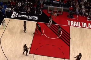 把握机会！巴格利重扣得分上双 首节6分钟7中5砍下11分 配图