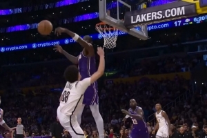 攻防建功！艾顿防守端送出大帽 反击快下扣进打停篮网 配图