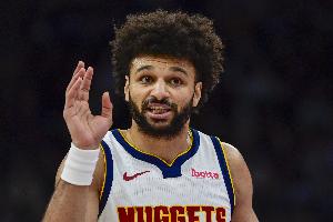 穆雷：中场才意识到要破三分纪录 掘金进攻很好&但防守还需努力 配图