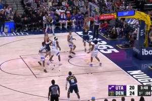 三叉戟配合！穆雷吊传&约基奇不停球抛传 戈登底线空接双手背扣 配图