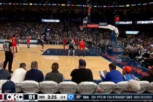 继续延续！亚历山大强突公牛两人造杀伤拿到21分 连续第134场20+ 配图