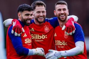 一门已定！德拉富恩特：乌奈·西蒙地位毋庸置疑，拉亚也很棒 配图