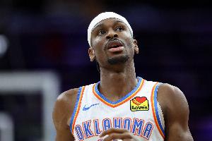 别跟自己较劲儿!亚历山大半场14中5&三分7中0拿到11分2板3助 配图