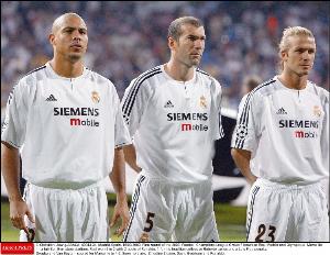 银河战舰！小贝：加盟皇马第一天训练，看到齐祖大罗菲戈时紧张了 配图