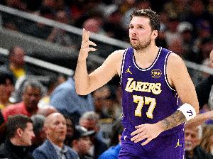 东契奇：前三节打得不好 但到了末节我们清楚该怎么打 终结比赛 配图