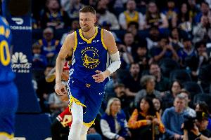 高炮台!波尔津吉斯半场9中4拿到12分4板 三分6中3 配图