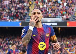 阿斯:拉菲尼亚右腿受伤位置与本赛季旧伤相同 很可能踢马竞缺战 配图